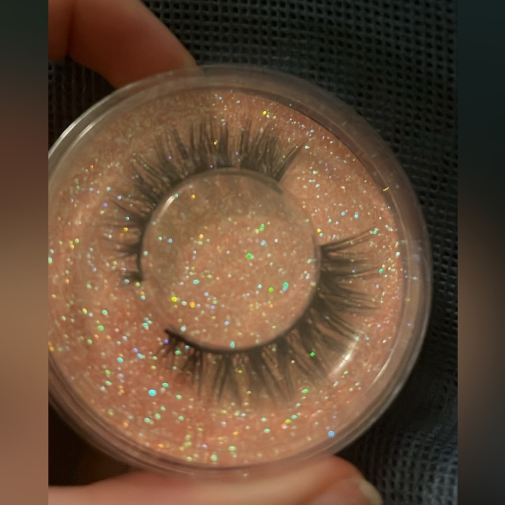 Lashes - Picture 3 of 3